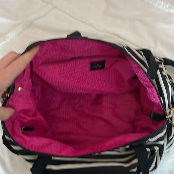 Kate Spade duffel bag. Used only a hand full of times - Picture 3 of 5